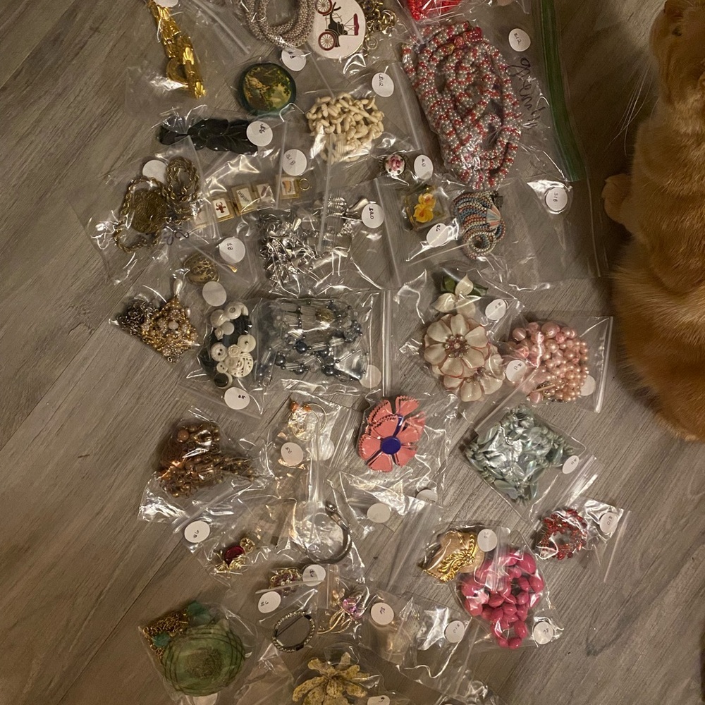 Assorted Jewelry Collection - Picture 3 of 3